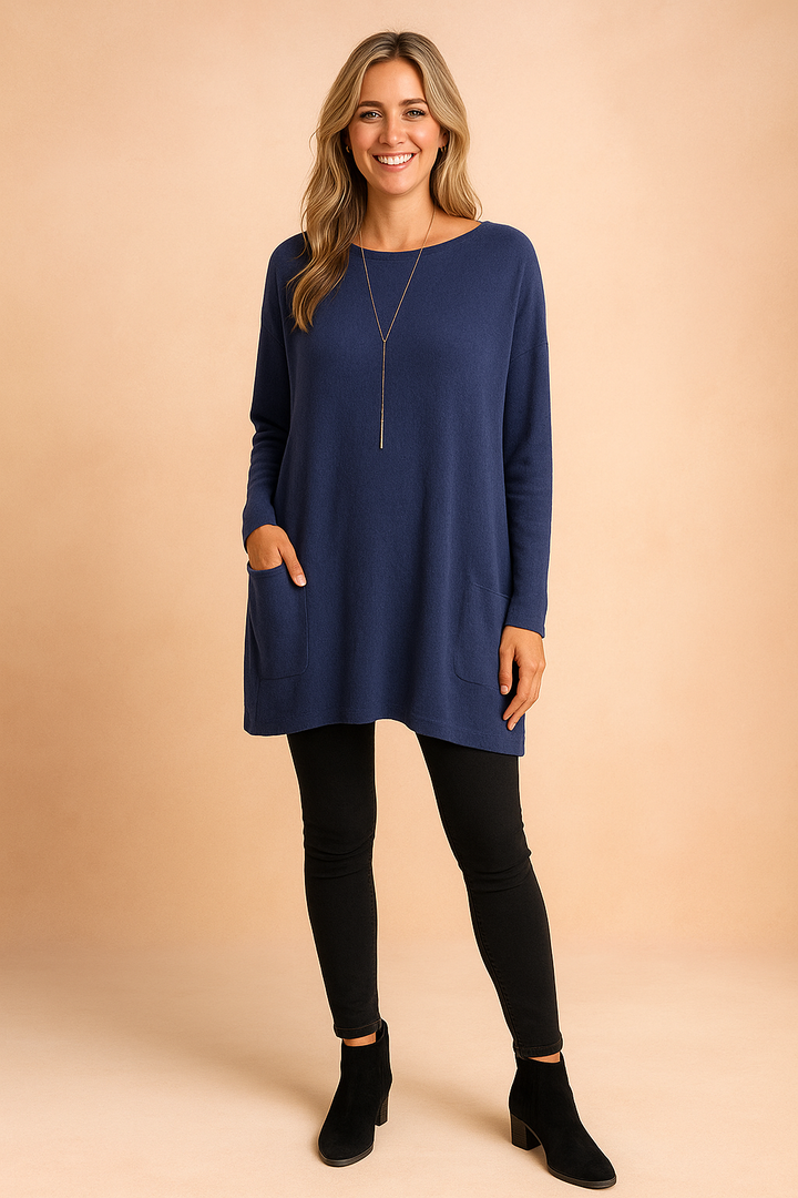 Relaxed fit women's oversized sweater with practical pockets. Comfortable long-sleeve pullover for daily style.