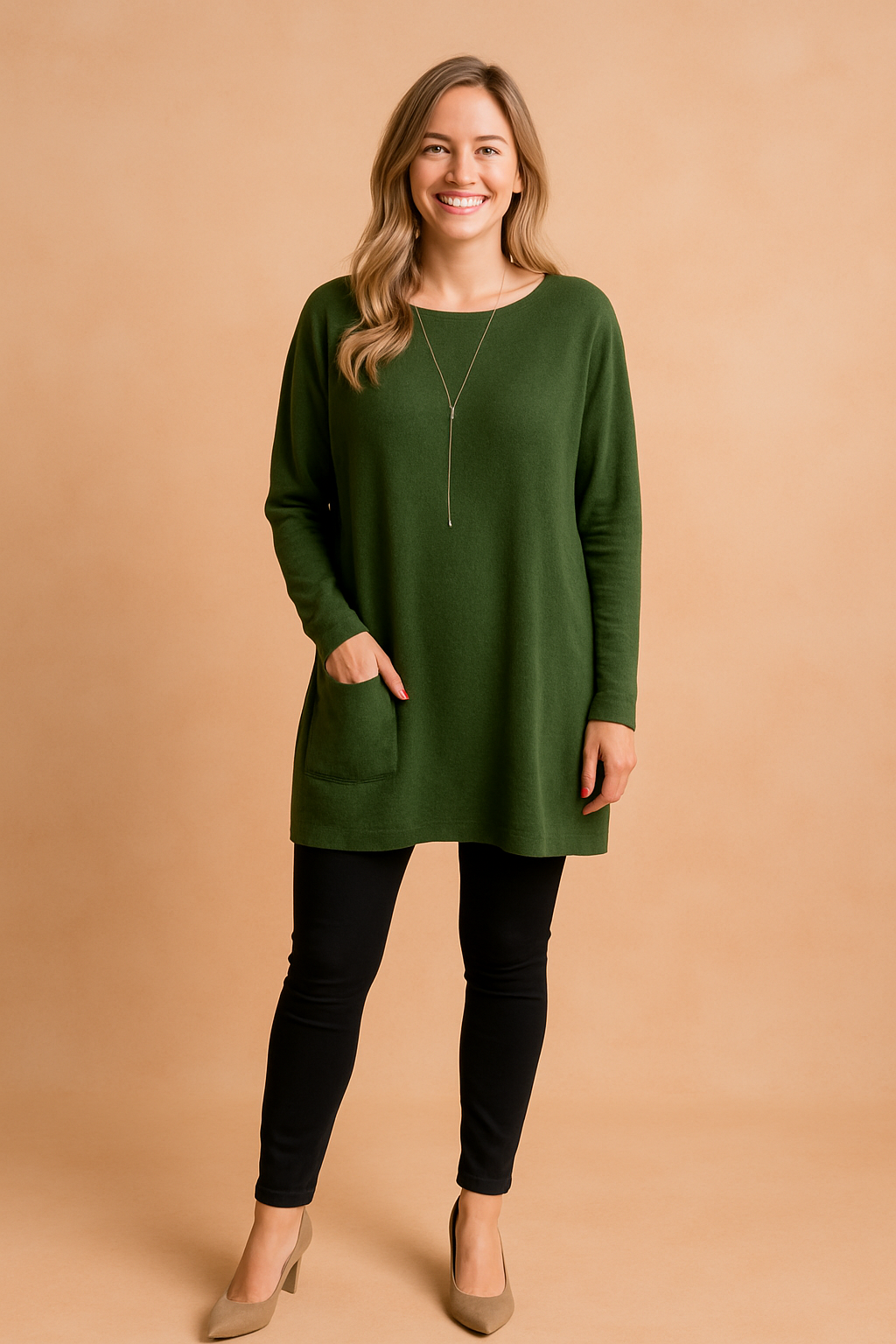 Chic women's oversized pullover sweater with pockets. Comfortable, long-sleeve casual knit for fall & winter.
