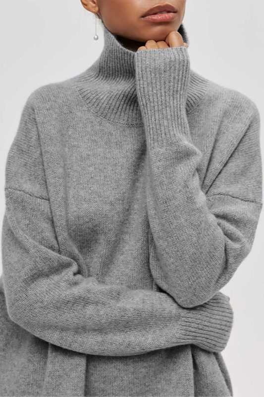 Model wears a fashionable oversized women's turtleneck pullover, perfect for relaxed casual winter outfits.