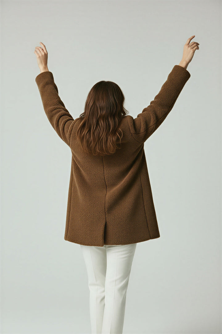 Women's comfortable oversized winter jacket, perfect for cold weather.