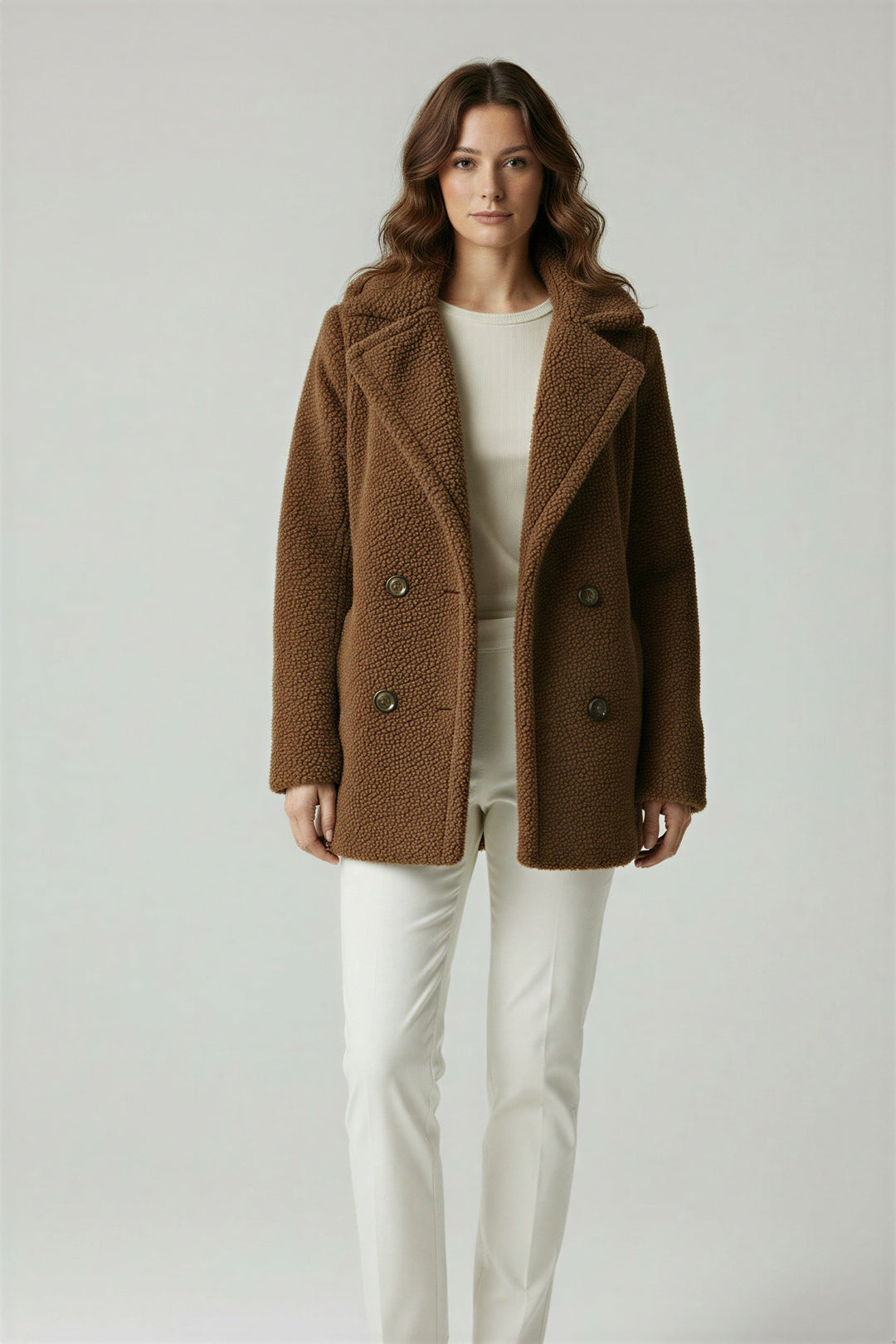 Oversized women's jacket for ultimate winter warmth and casual style.