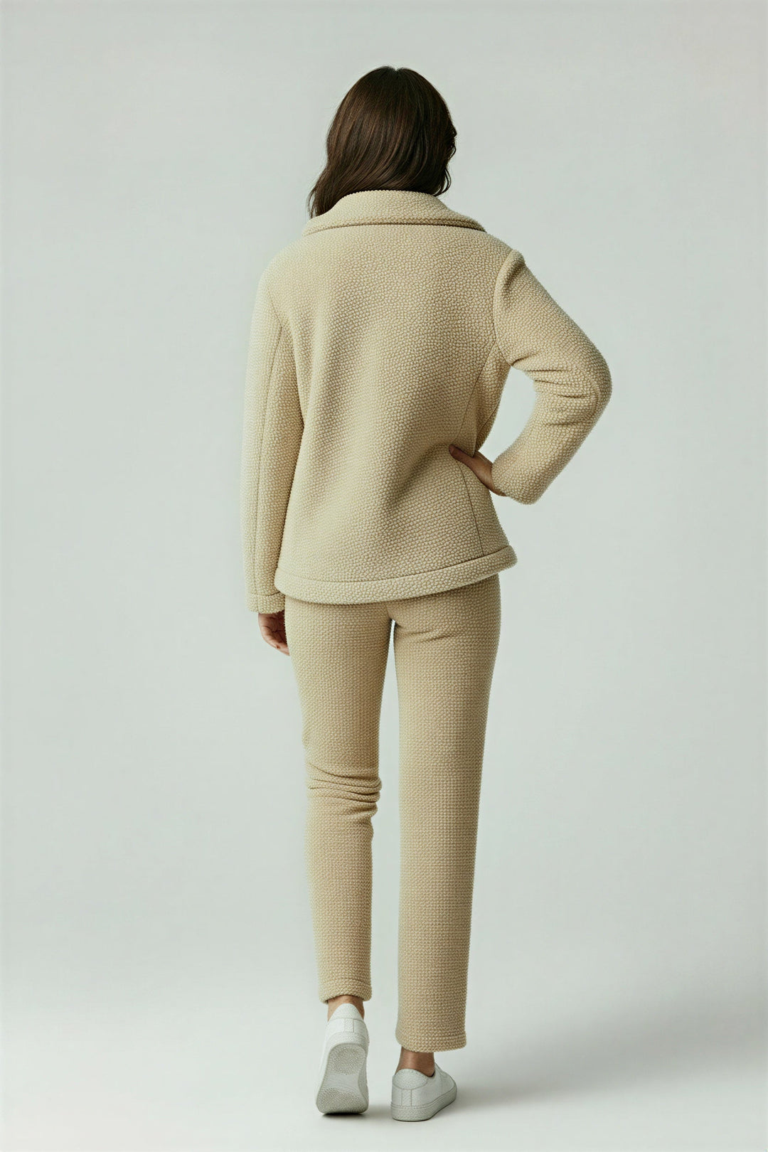 Stylish women's oversized coat, perfect for cozy cold weather comfort.