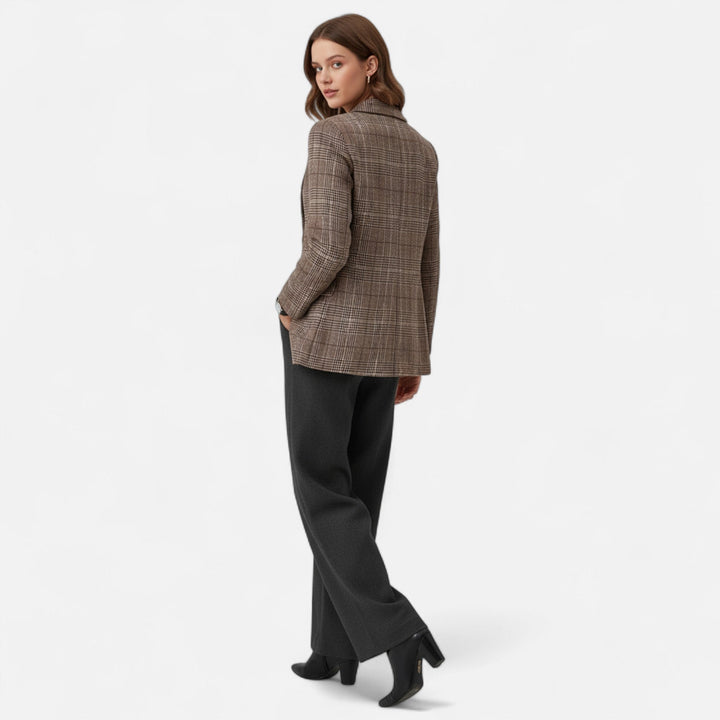 Single-breasted women's plaid blazer. Heritage style tailored jacket, essential for modern office fashion.