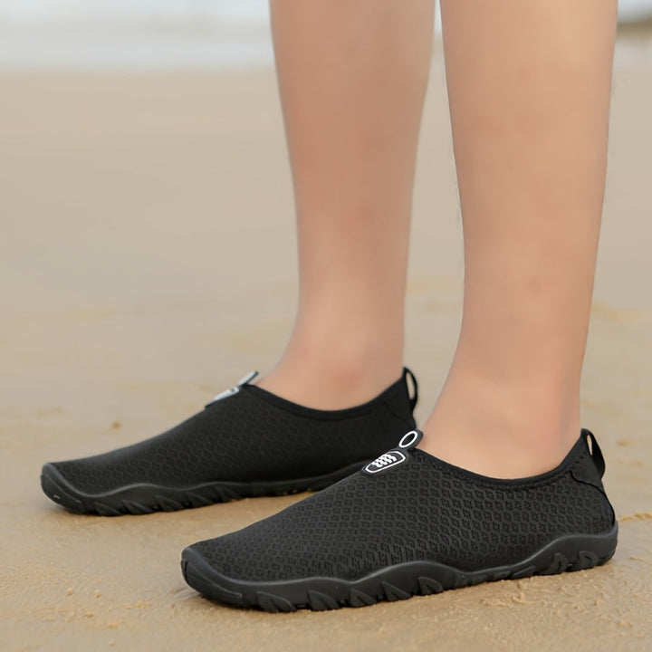 Sporty women's quick dry water shoes. Breathable, non-slip design for beach, kayaking, & aquatic adventures.