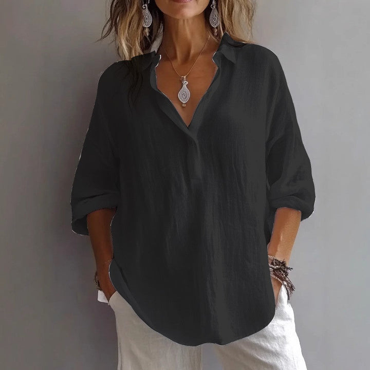 Elegant women's button-up blouse, relaxed fit, wide sleeves. A comfortable and versatile top for modern women.