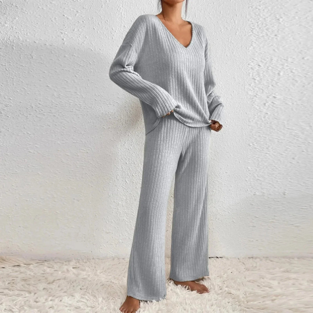 Luxurious women's ribbed knit loungewear set. Soft V-neck top & wide-leg pants for ultimate comfort.