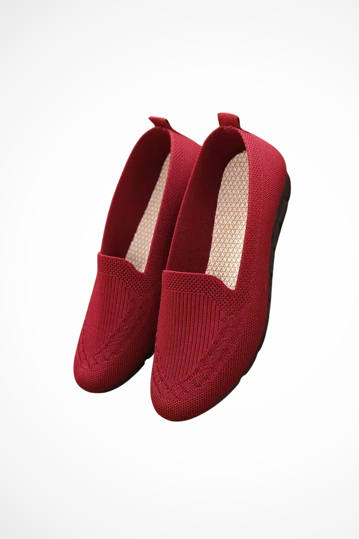Comfortable women's round toe everyday ballet flats, easy slip-on style.