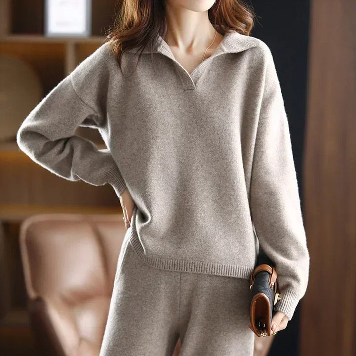 Comfortable women's cashmere loungewear set, ideal for relaxed yet stylish moments.