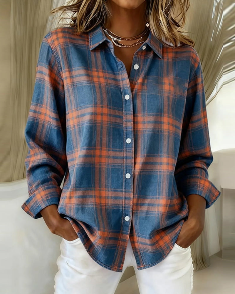 Stylish women's checked shirt with notched lapel, long sleeves, ideal for a casual autumn look.