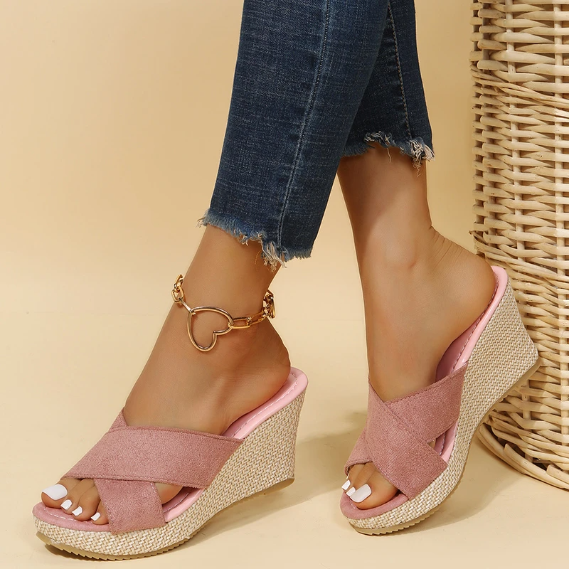 Ergonomic women's sandals, providing superior orthopedic comfort for all-day stylish casual wear.