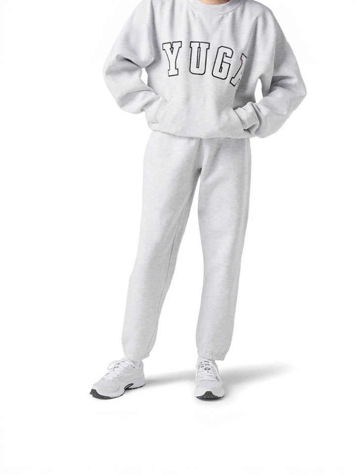 Chic women's printed yoga hoodie. A cozy and stylish pullover for active lifestyles and comfy fashion.