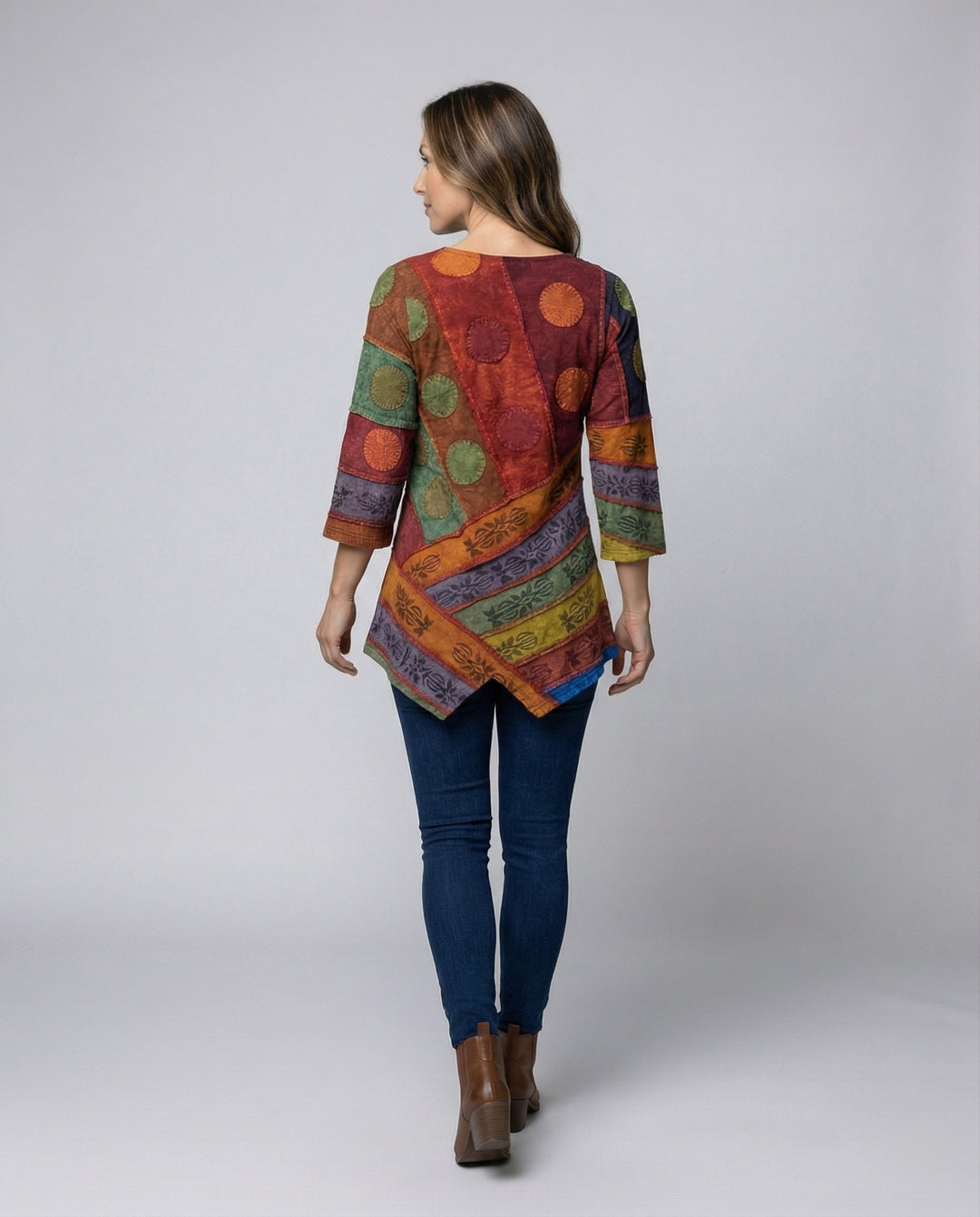 Comfortable vintage V-neck long sleeve top for women, perfect for versatile everyday fashion.