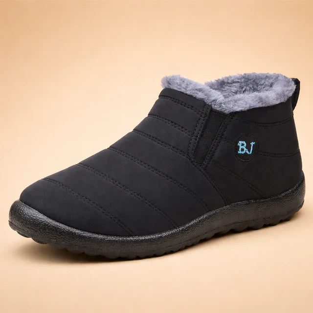 Stylish women's winter boots, anti-slip & warm for secure everyday comfort in snow.