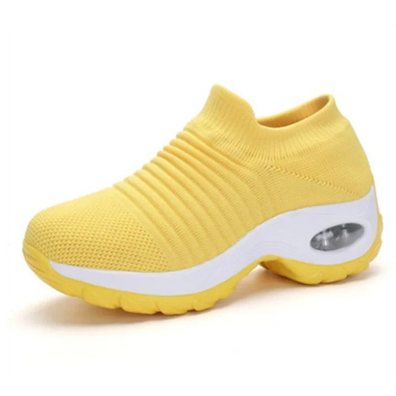Everyday women's sneakers: convenient slip-on design, arch support, and comfortable air cushion.