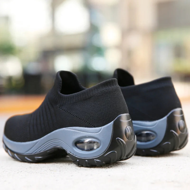 Women's easy-on black sneakers, perfect for walking, with arch and air cushion sole for comfort.