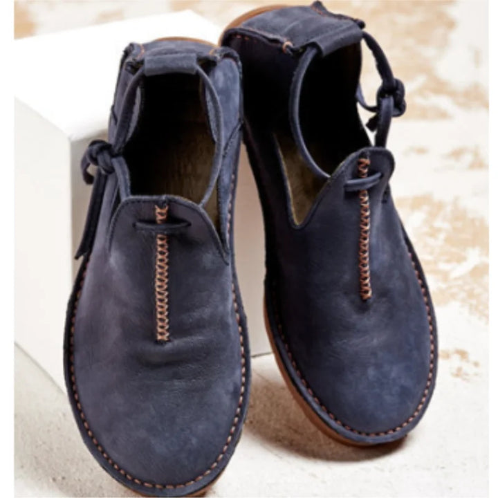 Women's casual lace-up flats, round toe, with elegant decorative stitching. Perfect for everyday style.