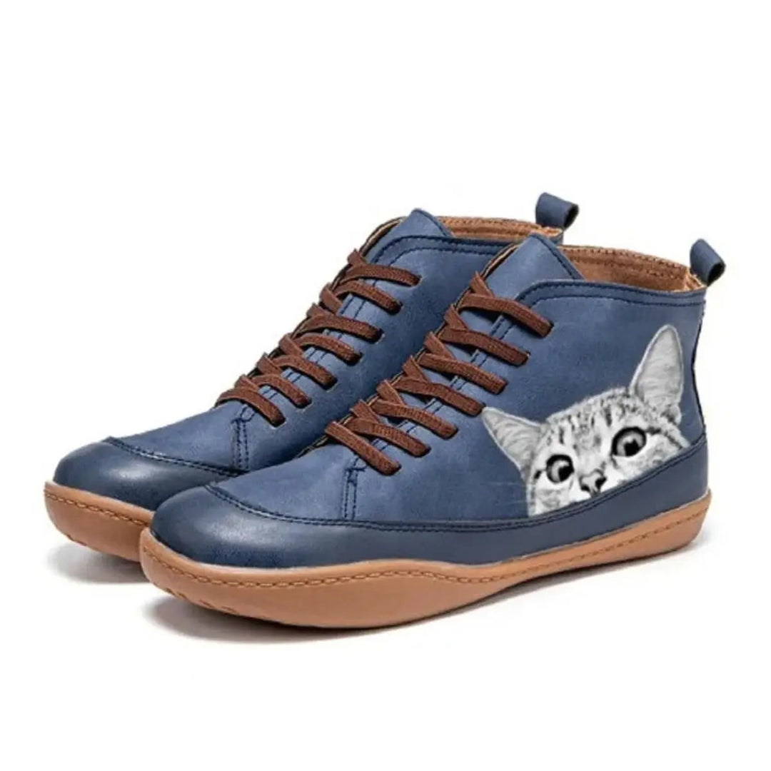 Autumn/winter women's flat high-top ankle boots with a playful cat print and comfortable laces.