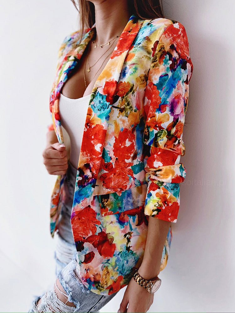 Fashionable women's floral print blazer, ideal stylish outerwear for business casual and elegant spring outfits.