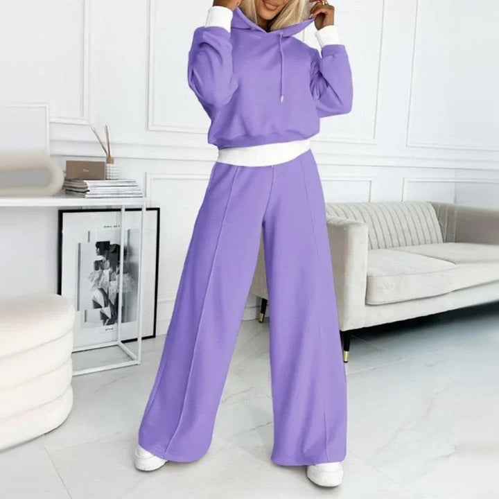 Women's matching loungewear set: cozy hoodie & comfortable wide-leg pants. Stylish, relaxed fit for everyday wear.