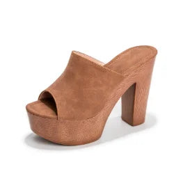 Summer-ready dark blue platform sandals for women, featuring a trendy chunky heel.