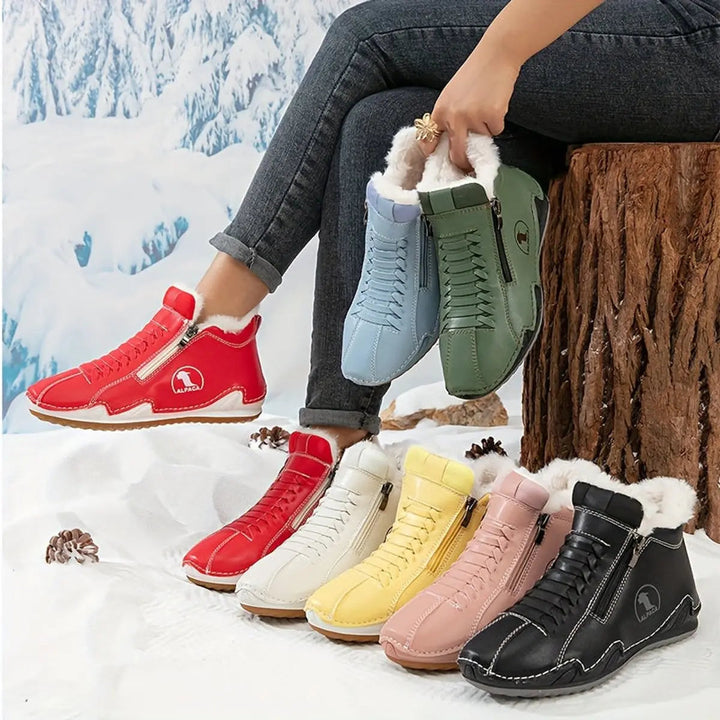Stylish women's wide fit winter boots, perfect for snow, with plush faux-fur interior.