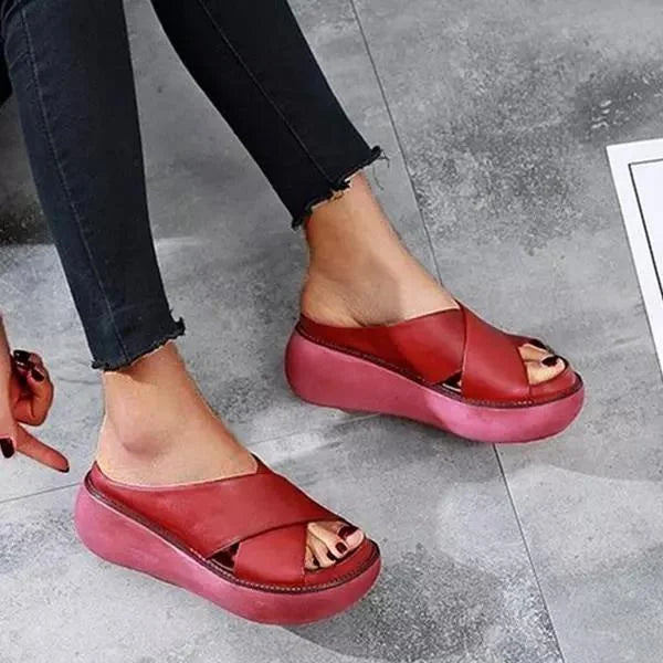 Women's comfortable flat sandals with cross-strap design, perfect open-toe summer shoes for everyday wear.
