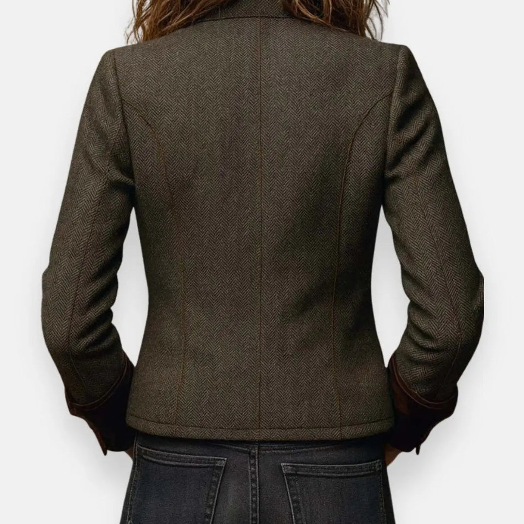Versatile women's quilted jacket with elegant gold buttons, a tailored smart casual outerwear essential for fall/winter.
