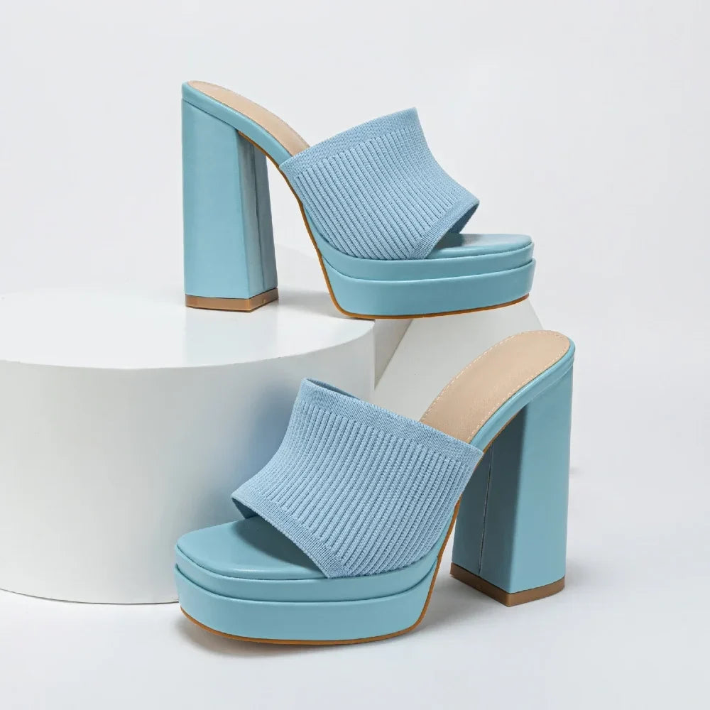 Fashionable women's platform sandals, featuring an open toe, chunky heel, and adjustable straps.