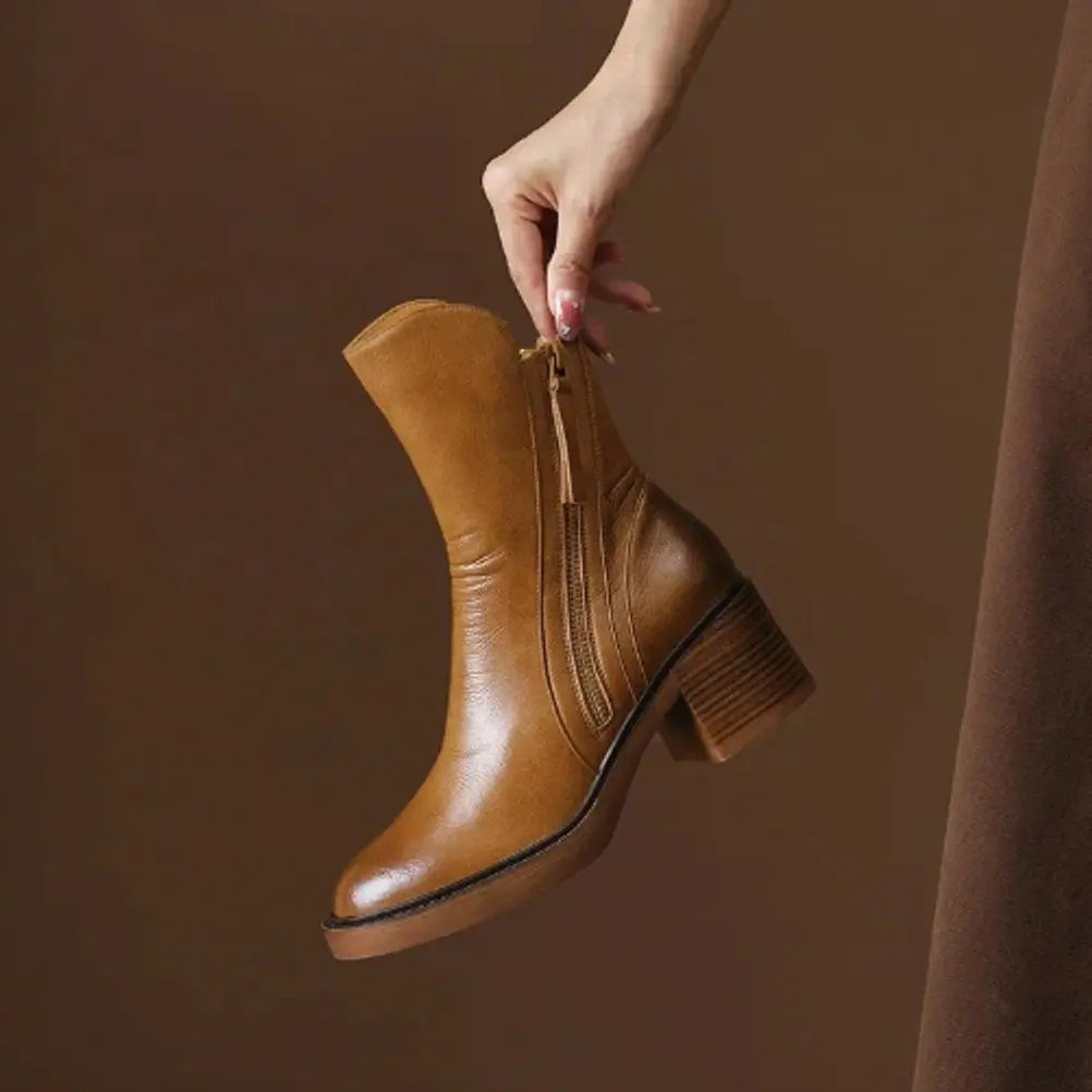 Versatile women's leather ankle boots with comfortable block heel & side zip. Ideal for everyday autumn wear.