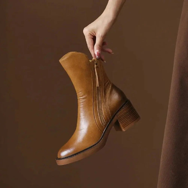 Versatile women's leather ankle boots with comfortable block heel & side zip. Ideal for everyday autumn wear.