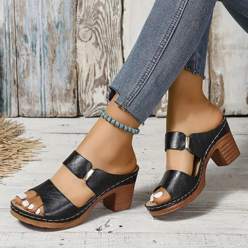 Elegant women's platform sandals: orthopedic support, block heel & sophisticated quilted design.