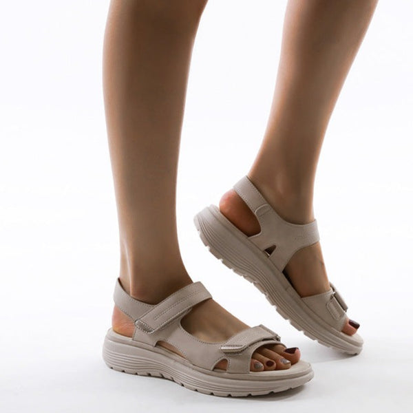"Women's orthopedic sandals with adjustable cushioned sole, featuring ergonomic design and adjustable straps in classic color