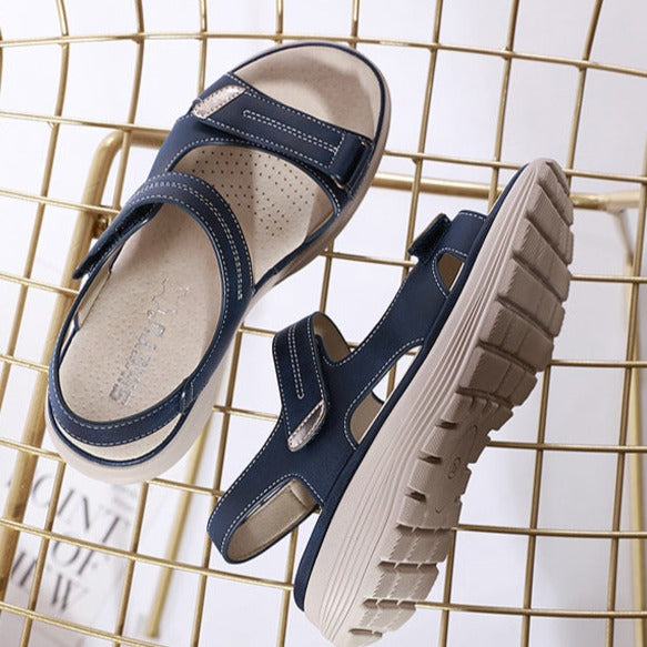 "Women's orthopedic sandals with adjustable cushioned sole, featuring ergonomic design and adjustable straps in classic color