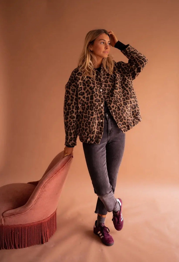 Fall fashion women's statement jacket: oversized leopard print, quilted design, press-stud front.