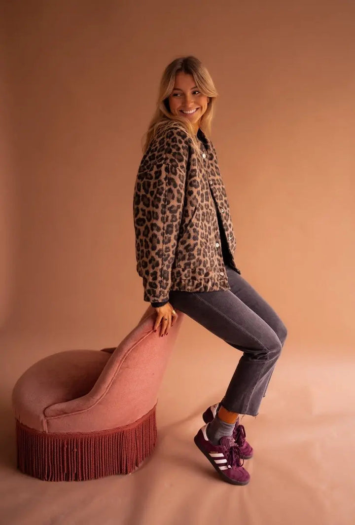 Modern oversized women's leopard print quilted outerwear, stylish for fall with practical press-studs.
