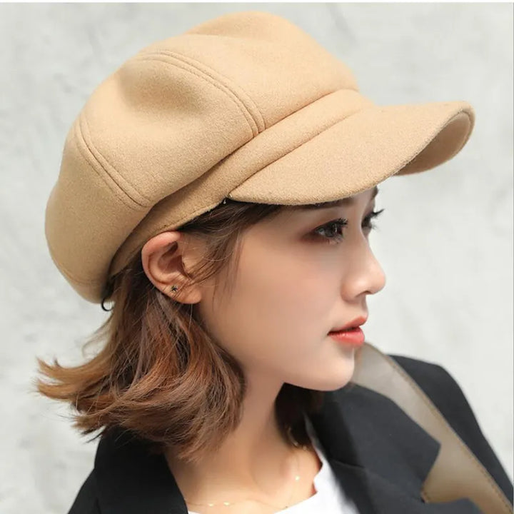 Classic women's vintage balloon hat, one-size cotton design for stylish warmth during cold fall/winter.