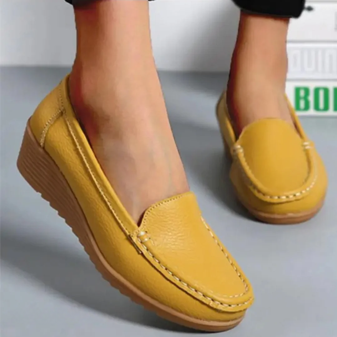 Stylish women's slip-on walking shoes with orthopedic support, perfect for everyday casual comfort.