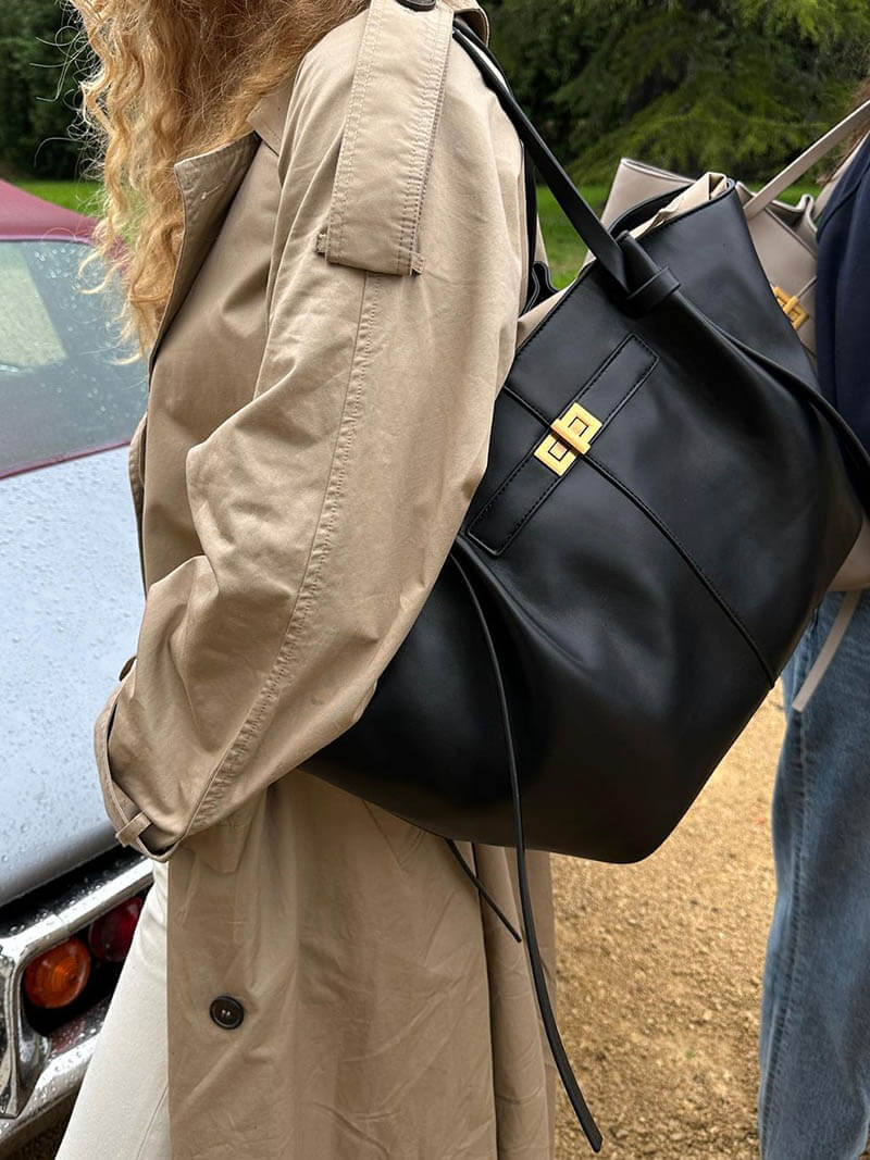 Chic women's office shopper bag, structured with elegant gold accents. A sophisticated everyday handbag.