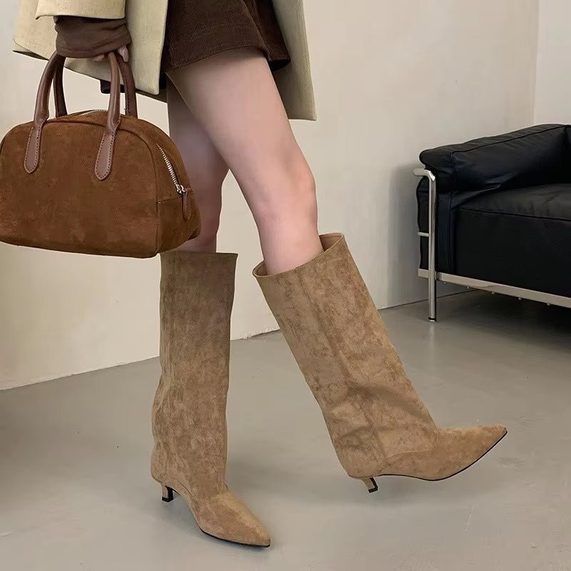 Chic women's knee-high kitten heel boots, ideal for elegant winter outfits & fall footwear. Pointed toe detail.