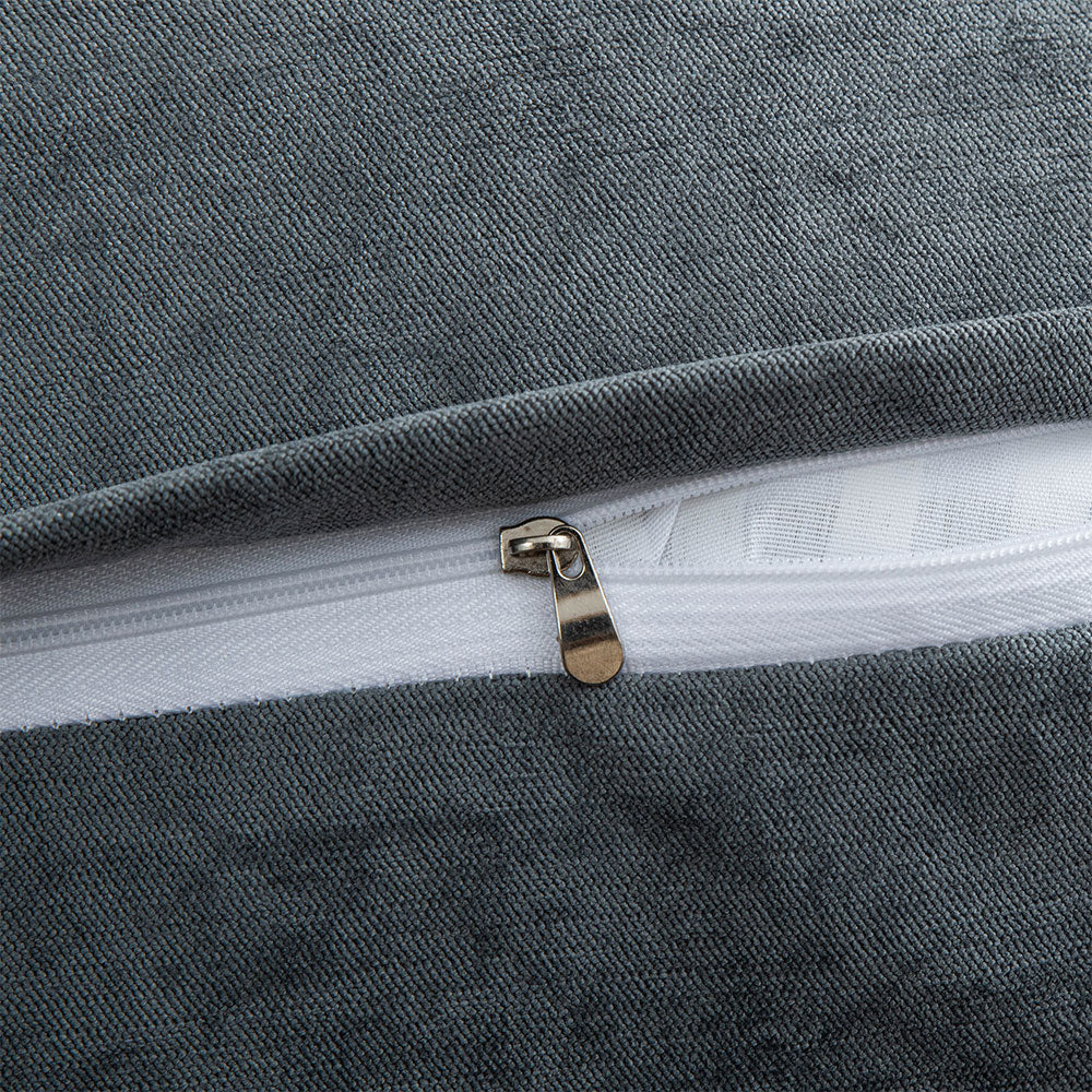 Ergonomic reading pillow in a soft fabric, providing excellent back support for your home comfort.
