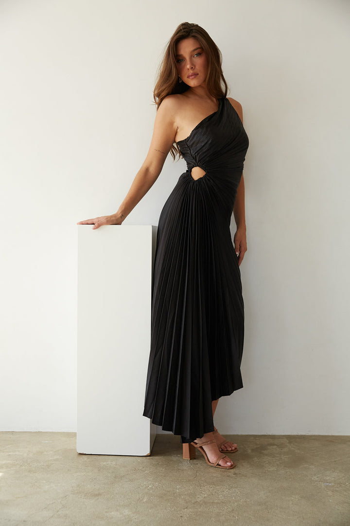 Chic one-shoulder midi dress, pleated detail, ideal for special occasion fashion.